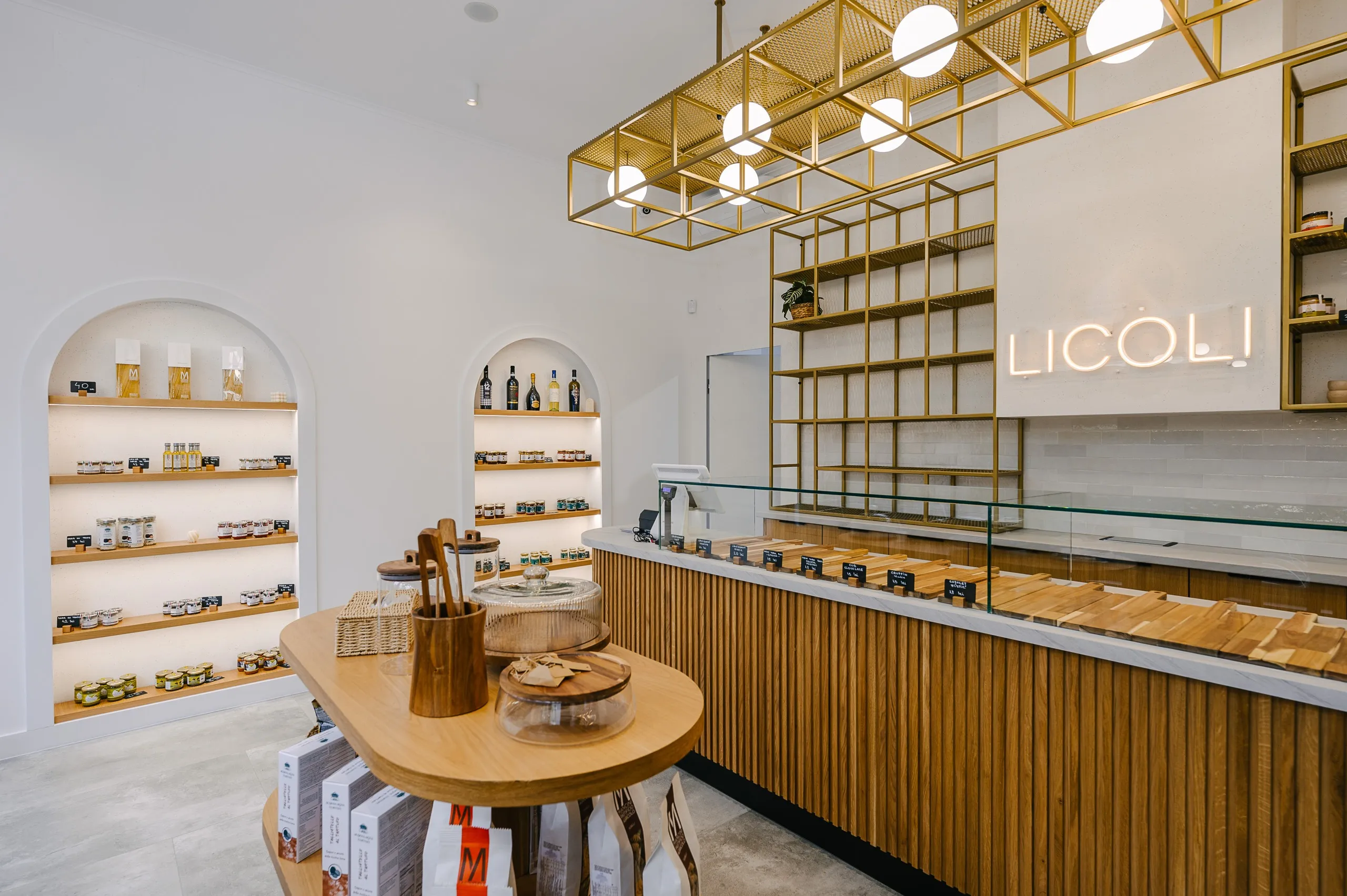 Interiorul brutăriei LICOLI din Suceava